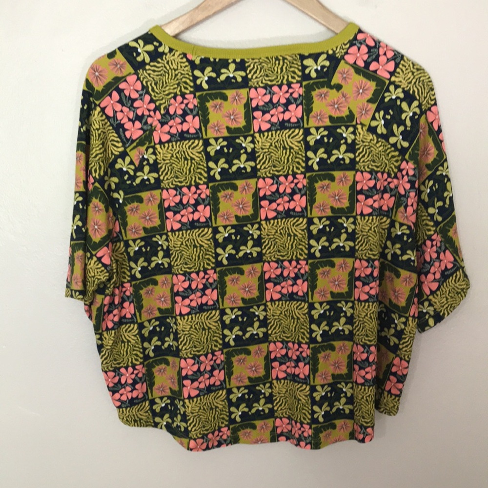 NEW Latino Heritage Tropical Top. Medium - Picture 4 of 6